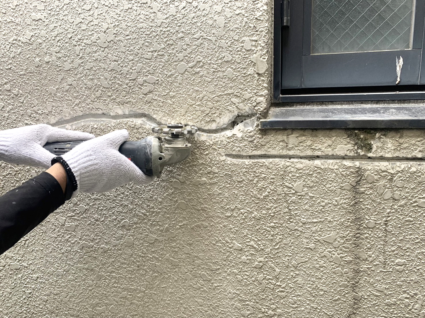 K-HANDSの外壁補修の様子